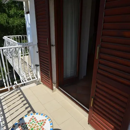 Two Bedroom With Balcony And Sea View Apartmán