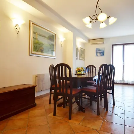 Two Bedroom With Balcony And Sea View *