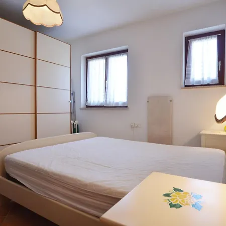 Two Bedroom With Balcony And Sea View * 로비니