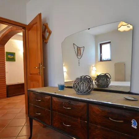 Two Bedroom With Balcony And Sea View 아파트 로비니