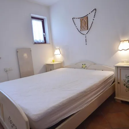 Two Bedroom With Balcony And Sea View 로비니