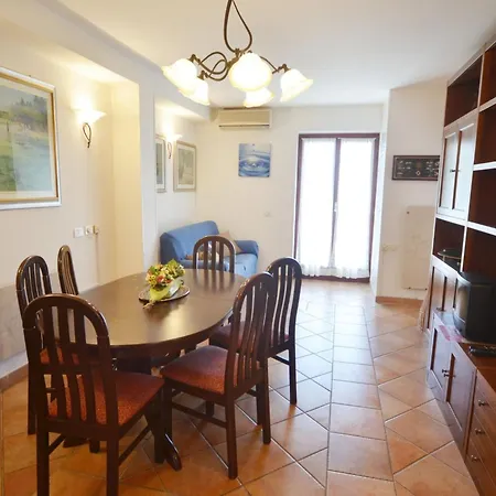 아파트 Two Bedroom With Balcony And Sea View *